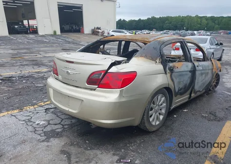 2010 Chrysler Sebring Limited z USA, uszkodzony, nr VIN 1C3CC5FB6AN111946